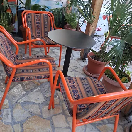 Roland Palaj House Couette-café